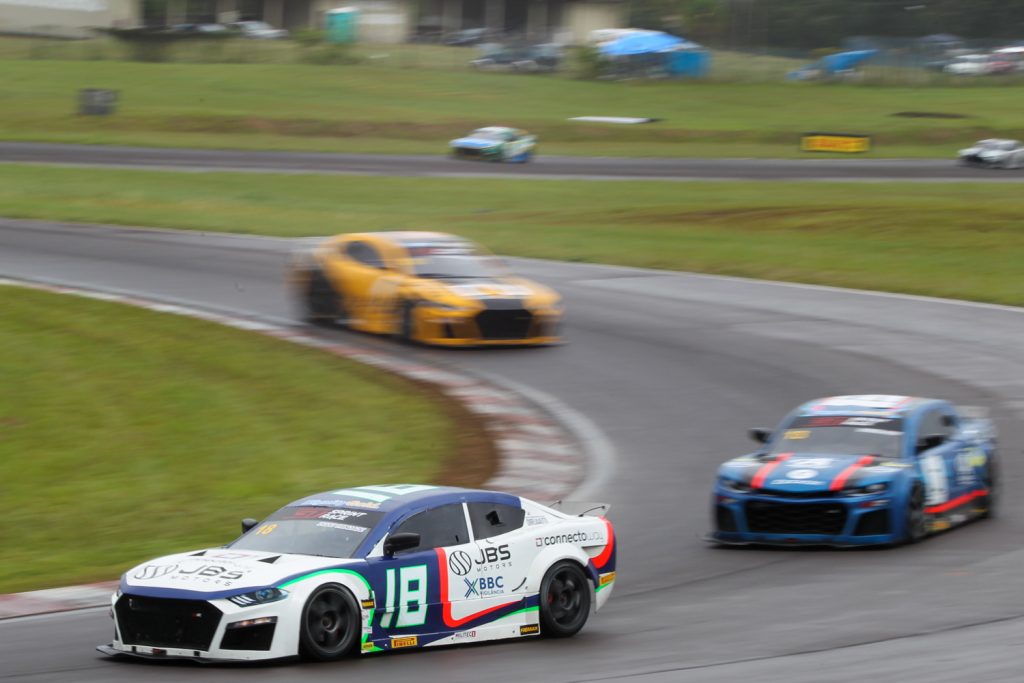 Carros e Corridas GT Sprint Race retorna ao Autódromo Internacional de  Curitiba - Carros e Corridas